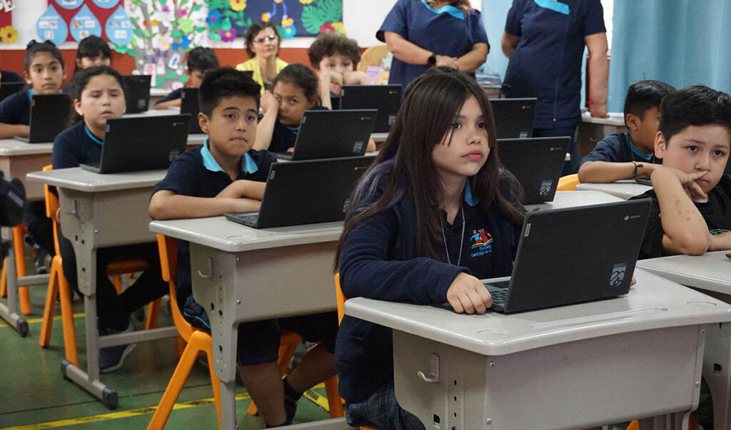 Países de la OCDE y Chile medirán las habilidades digitales de los escolares